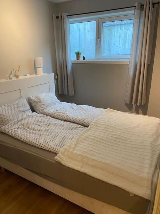 Apartment Koselig Kjellerleilighet Ca 25 Minutter Kjoring Fra Sentrum