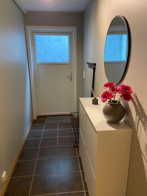 Apartment Koselig Kjellerleilighet Ca 25 Minutter Kjoring Fra Sentrum